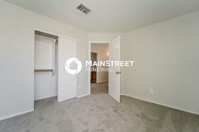 Building Photo - 3 Bedroom Pet-Friendly Home in Tucson, AZ with Main Street Renewal