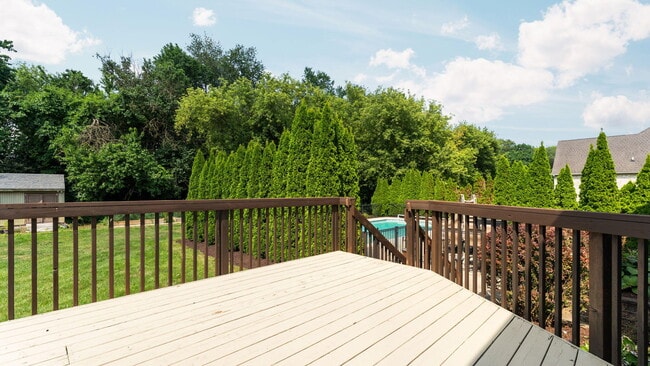 Building Photo - 9069 Emerson Dr