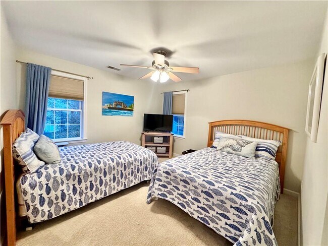 Building Photo - 34 Marian Ave