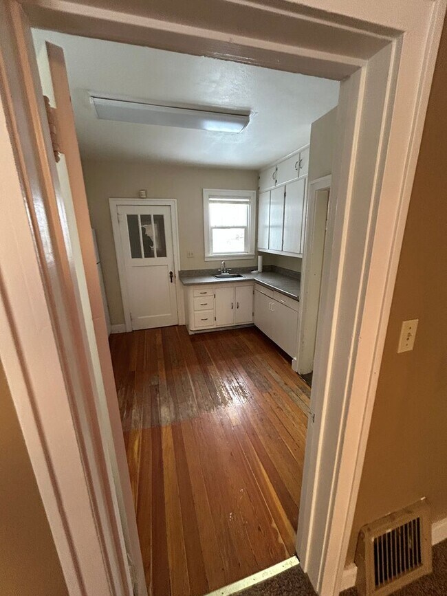 Building Photo - 376 W Washington St