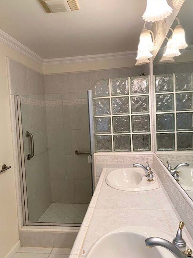 Building Photo - Spacious 2 Bedroom Home with Office, Quiet and Peaceful Alta Sierra Location