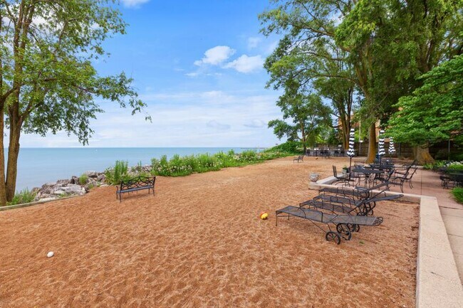Building Photo - 1 bedroom in Chicago IL 60626