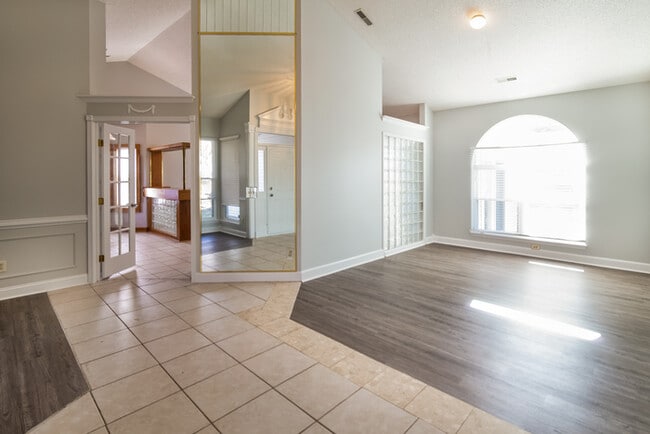Building Photo - 104 Monsarret Ln