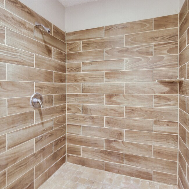 Building Photo - 5352 Wonder Dr