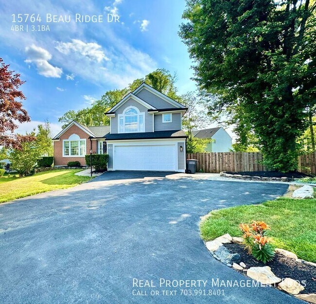 Private, Fully Fenced in Split Le... 15764 Beau Ridge Dr