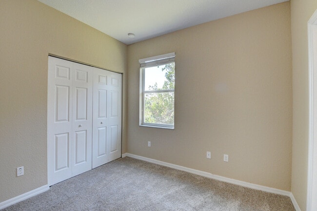 Building Photo - 121 Hemingway Ct