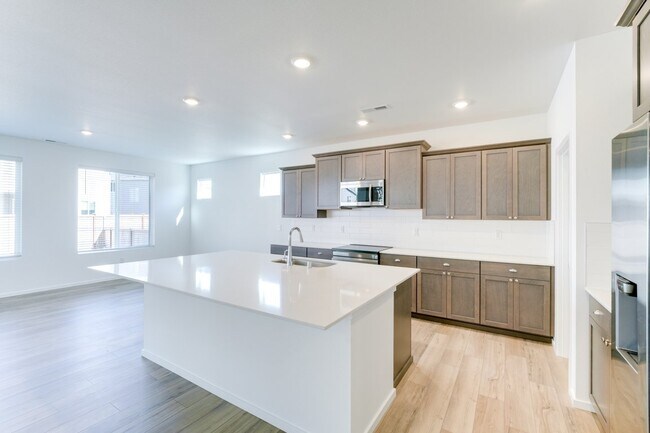 Building Photo - 6130 Crestner Dr SW