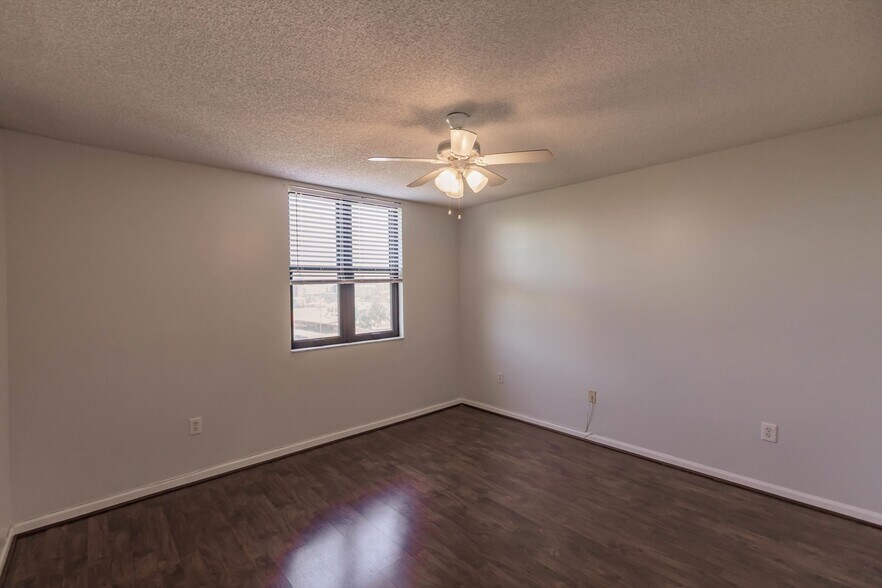 Building Photo - 651 Okeechobee Blvd