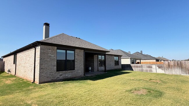Building Photo - 5014 Cranbrook Dr