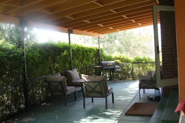 Covered patio - 1375 Hill Dr