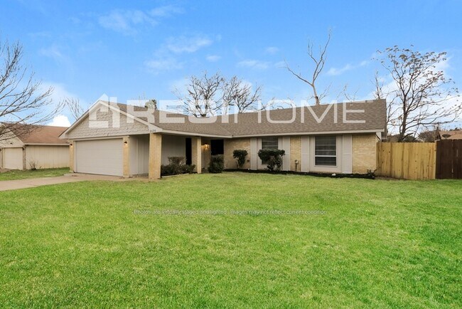 Building Photo - 2020 Cedarwood Dr
