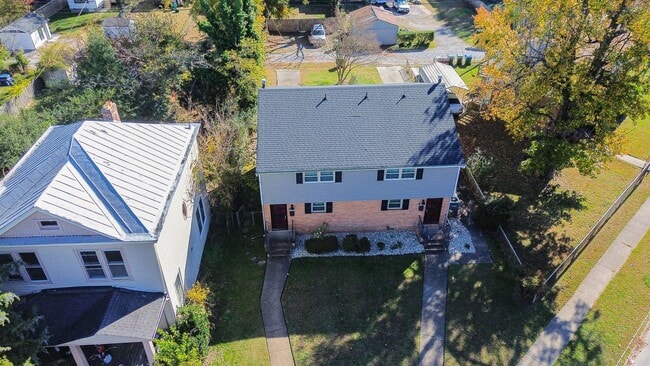 Building Photo - Charming 2-Bedroom Home with Hardwood Floors in North Highland Park