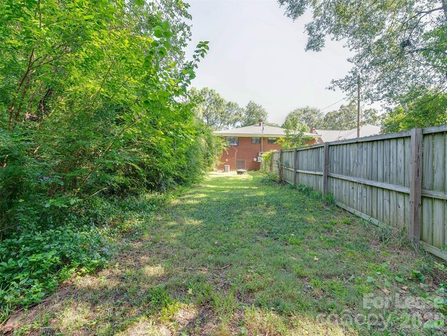 Building Photo - 1518 Mimosa Ave