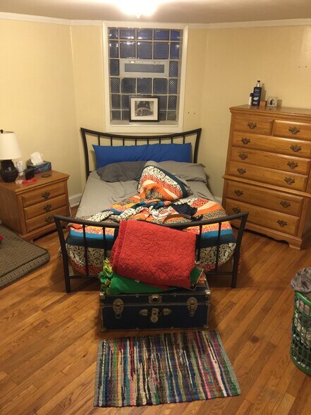 Bedroom - 6423 N Claremont Ave