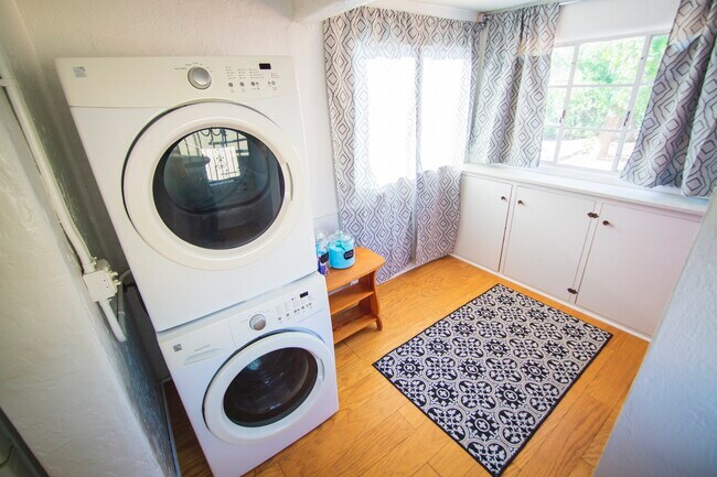 Building Photo - 2423 Rose Ave NW