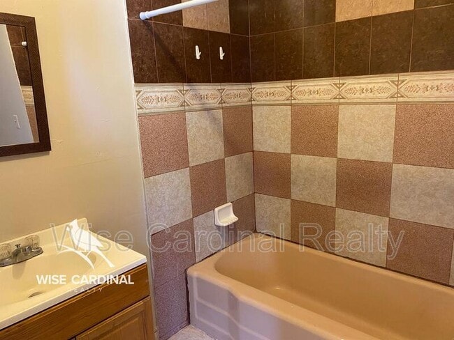 Building Photo - 1017 N Main Ave