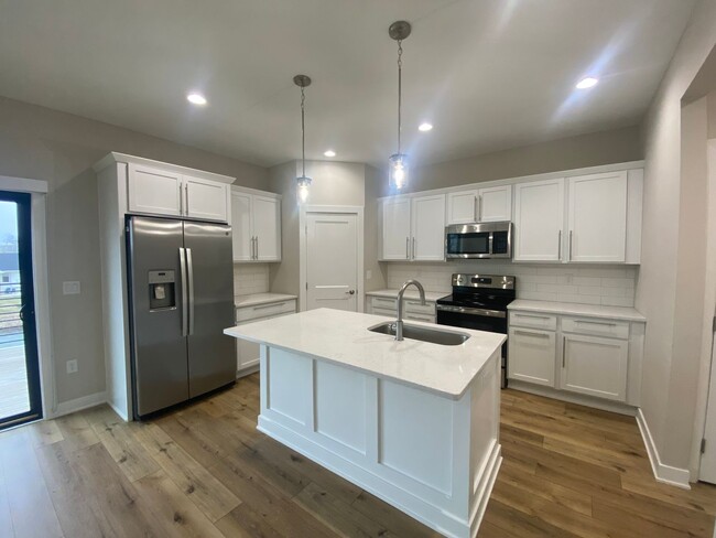 Building Photo - Luxury New Construction Home - Gorgeous Po...