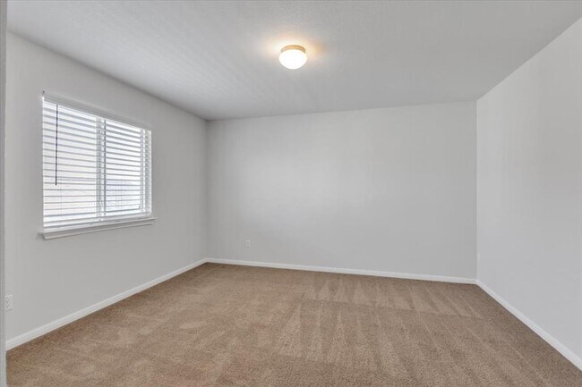Building Photo - 223 Clearlake Dr