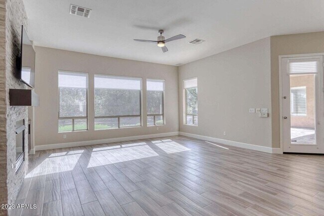 Building Photo - 7553 E Buteo Dr