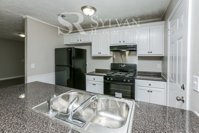 Building Photo - Enjoy living the good life in this 4 bedroom, 2 bathroom home