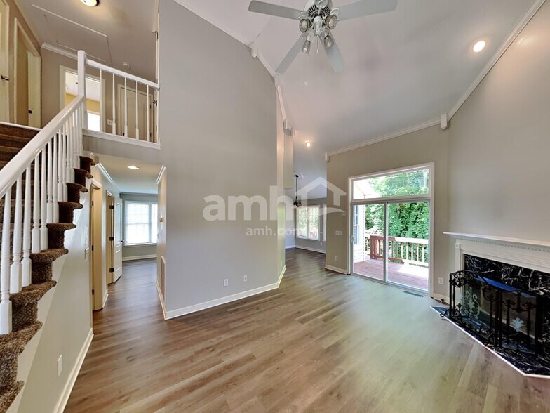 Building Photo - 1423 Shoreside Dr