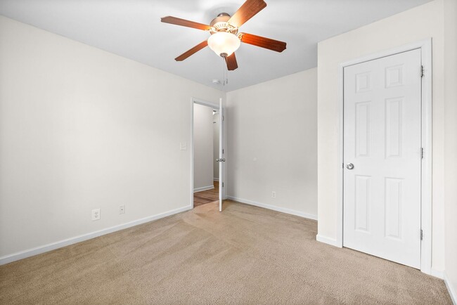 Building Photo - Pet Friendly Three Bedroom with Bonus!