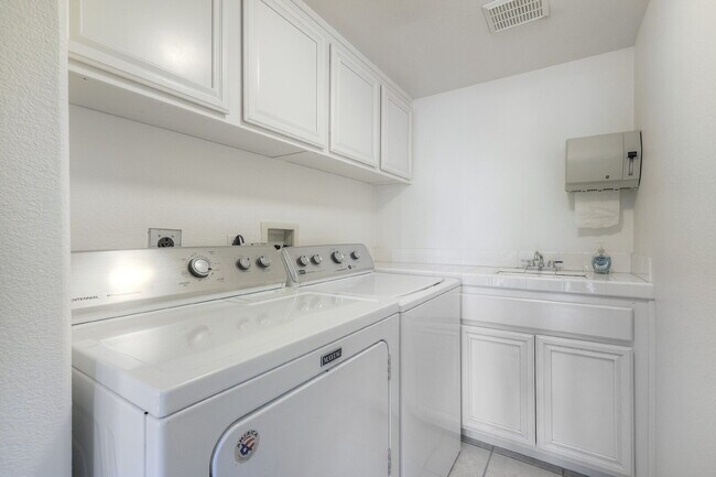 Building Photo - Highland Ranch Spring Valley 2-story 3 bd / 3.5 ba Home w Garage, Yard + MORE!