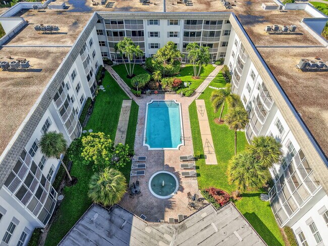 Building Photo - 800 E Camino Real