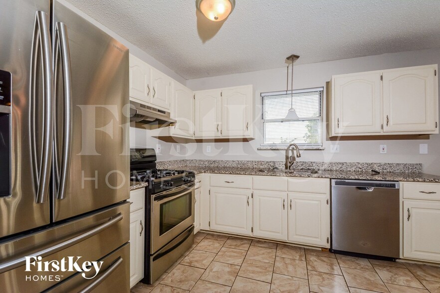 Building Photo - 2134 Willow Trace Dr