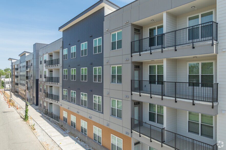 The Eclipse at Russell - Aerial Context - Eclipse