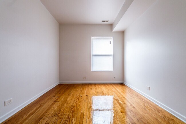 Building Photo - 8155 S Maryland 836-42 E 82nd Chicago, IL 60619