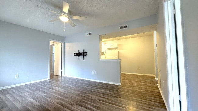 Building Photo - 1600 Big Tree Rd