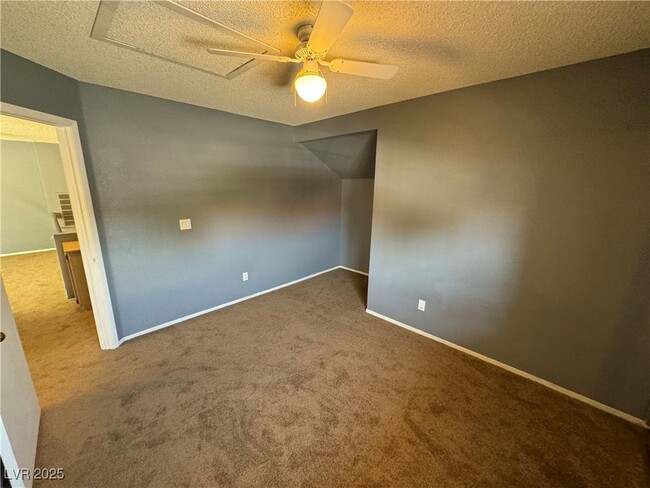 Building Photo - 10041 Dove Ridge Dr