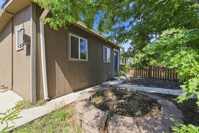 Building Photo - $2,800.95 with $300 Off the first month's rent, 3 Beds - 2 Baths, Single Family Home in Denver wi...
