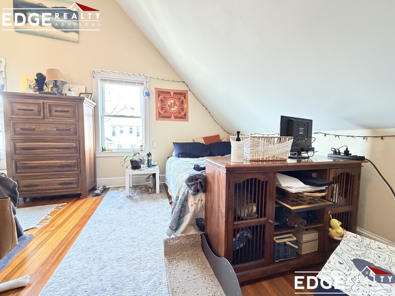 Building Photo - 73 Leicester St