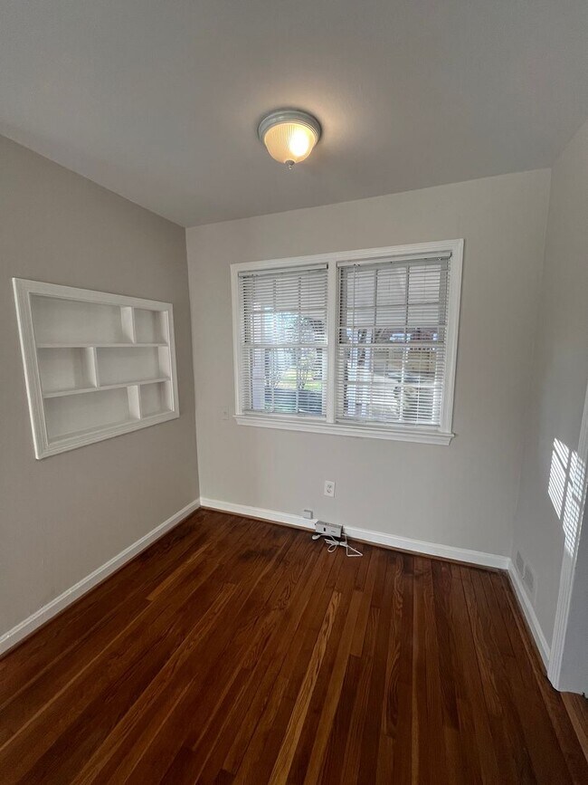 Building Photo - 7908 Wellington Rd