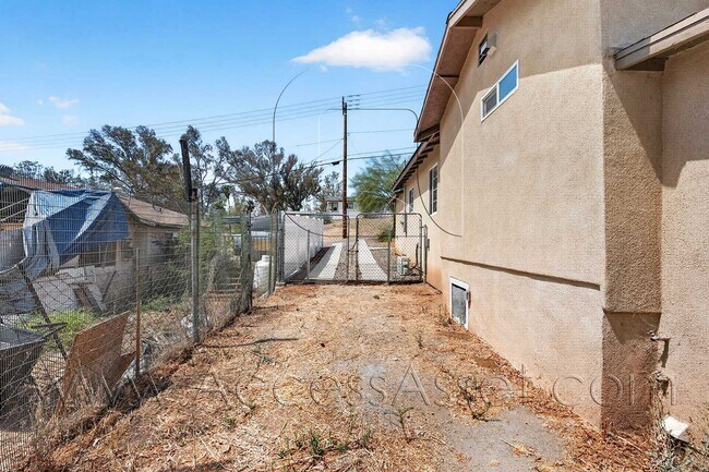 Building Photo - 23963 Lodge Dr