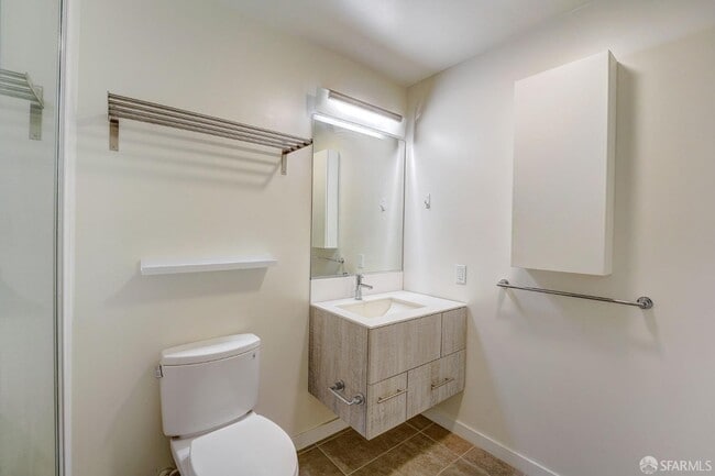 Building Photo - 451 Donahue St