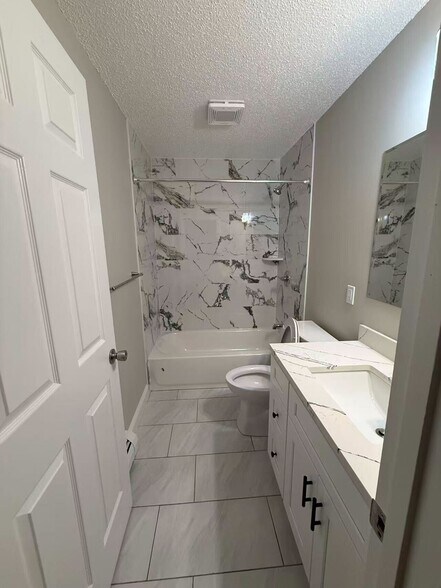 Building Photo - 7 Saint James Pl