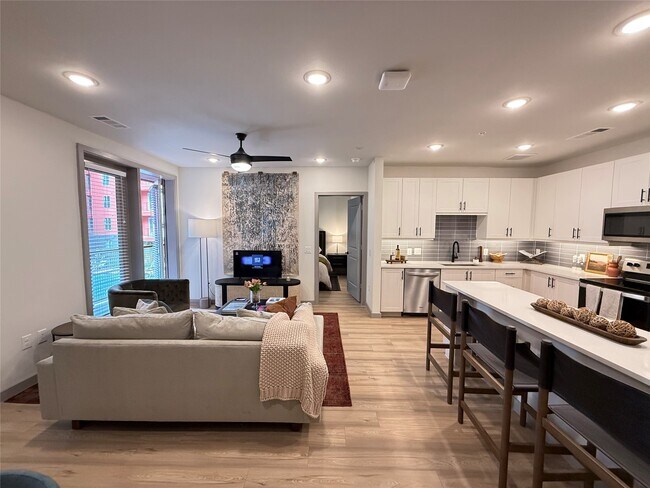 Building Photo - 11604 Stonehollow Dr