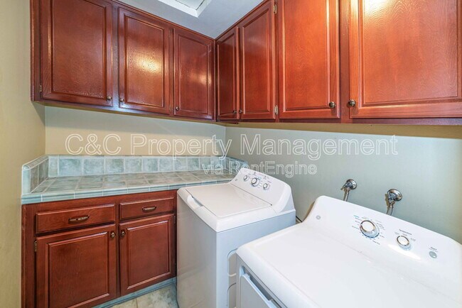 Building Photo - 2890 E Huntington Blvd