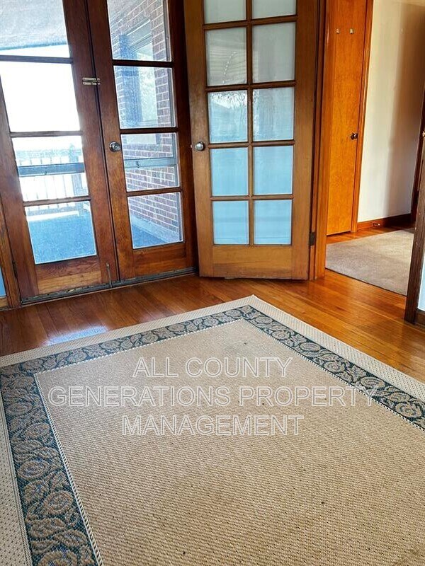 Building Photo - 4435 Sheraton Dr