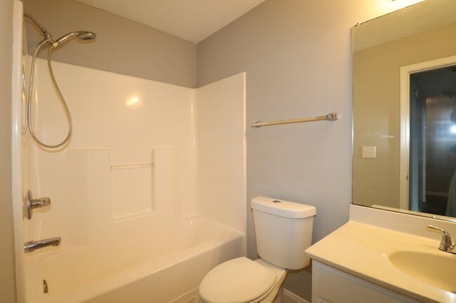 Building Photo - 215 Elkchester Cir