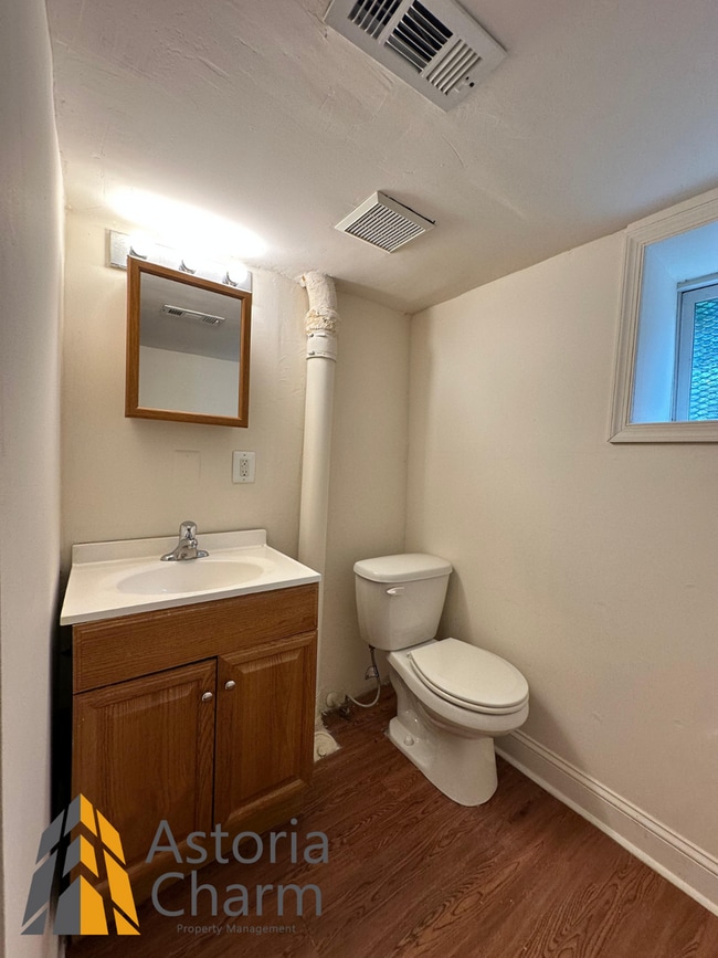 Building Photo - Live in Comfort: Spacious 3 Bedroom 2 Bath...