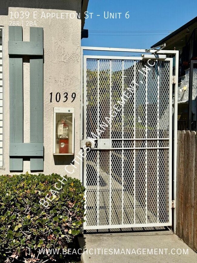 Building Photo - 1039 E Appleton St