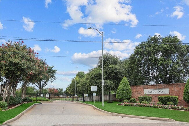 Building Photo - 14230 Rim Side Trl