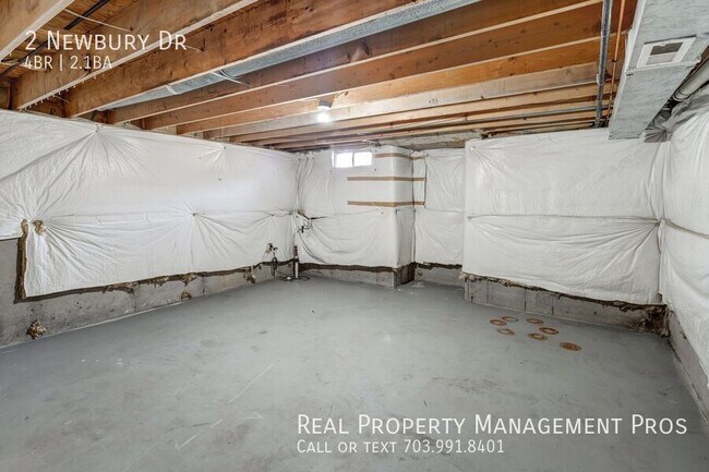 Building Photo - 2 Newbury Dr