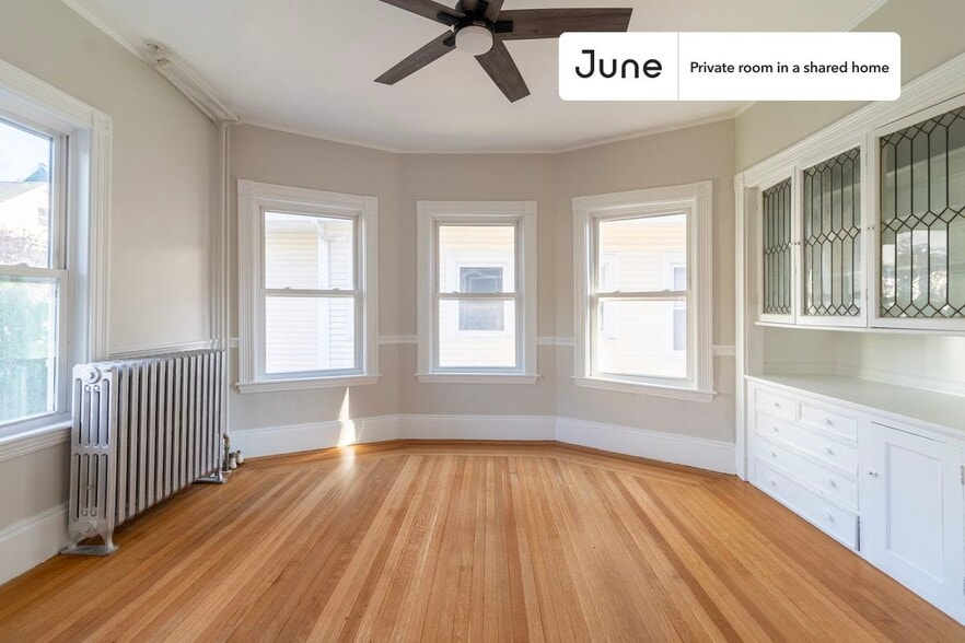 Building Photo - Room in Shared 5 bed/2 bath home in Brookline
