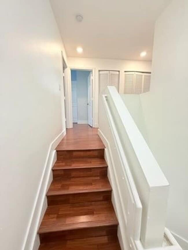 Building Photo - 2400 NW 98th Ln