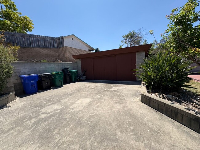 Building Photo - Prestigious Family Home In Outstanding Loc...